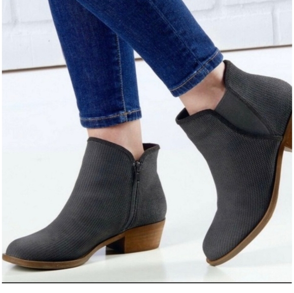 Kensie Gerona Grey Ankle Booties. Size 7.5 - Picture 1 of 8